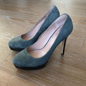Vince Camuto Round Toe Suede Pump | 9M